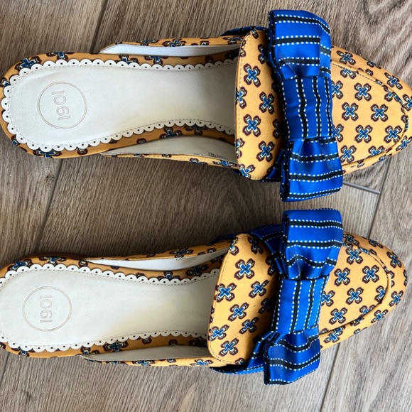 Nordstrom's 1901 Bow Mules - Picture 2 of 5